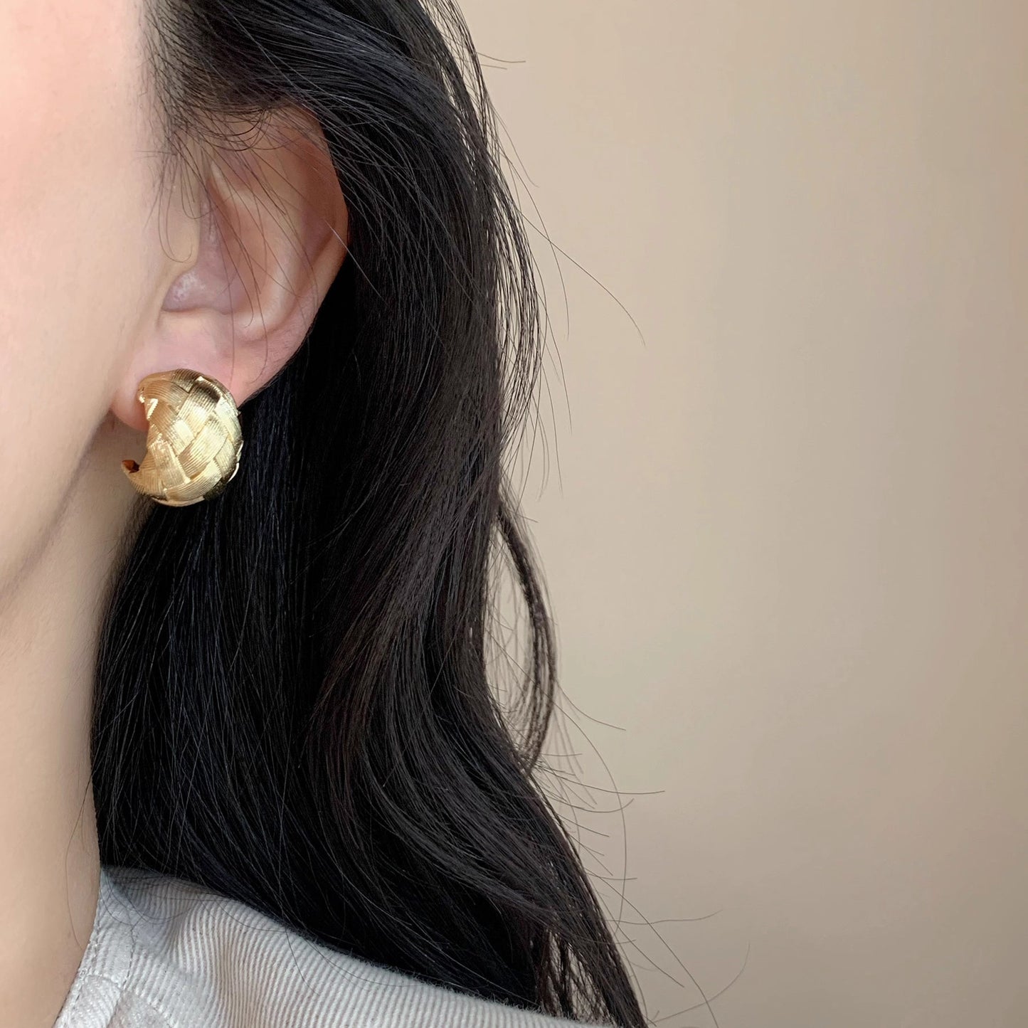 Sier Needle Woven Brushed Textured Light Stud Earrings