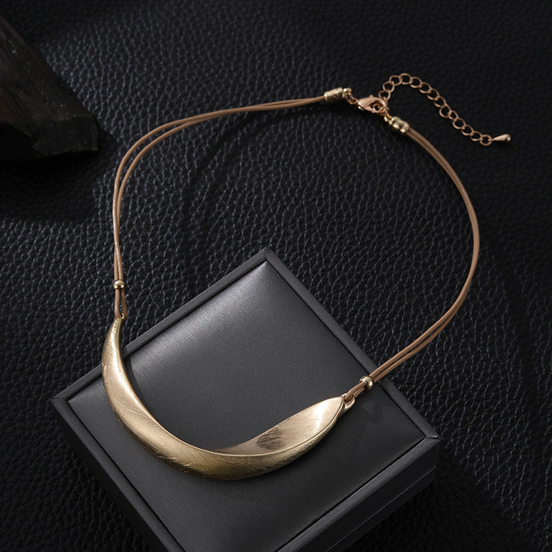 Fashion Metal High Sense Short Simple Ladies Necklaces