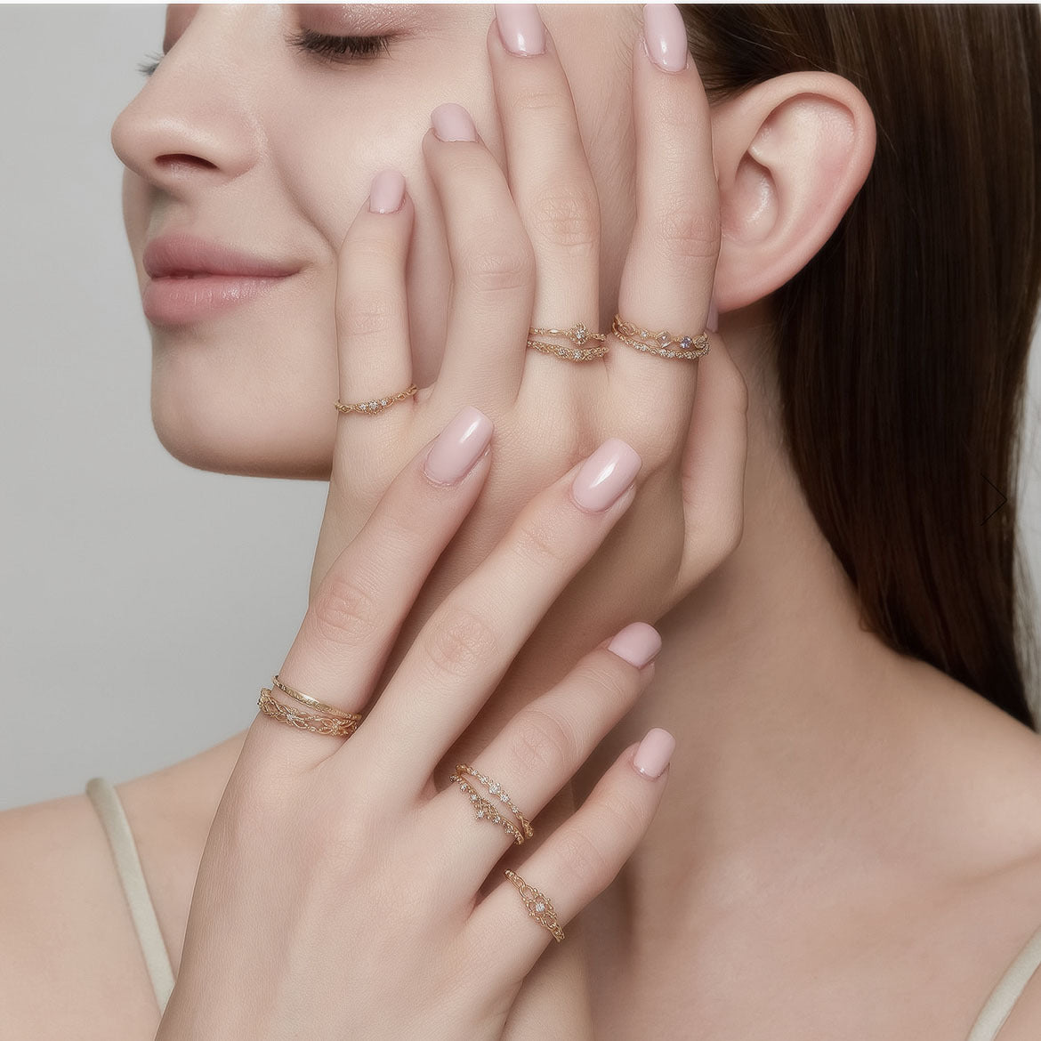 Style Hollow Window Flower Zircon Light Rings