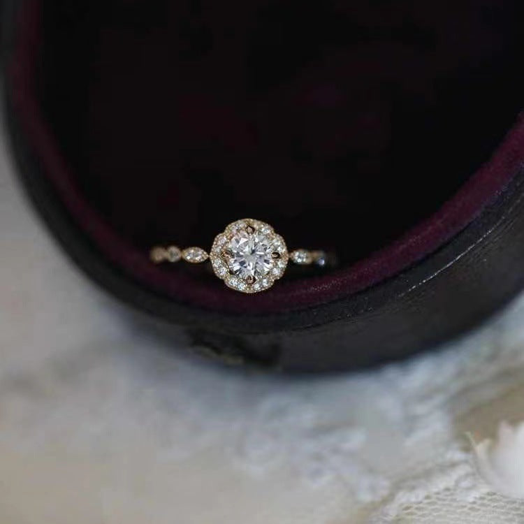 Women's Full Diamond Inlaid Palace Style Personality Rings