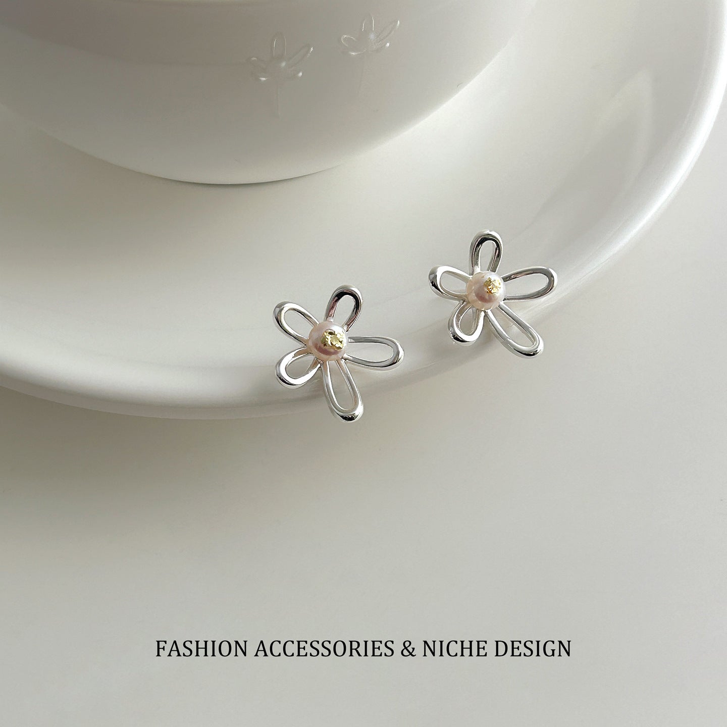 Big Flower Ear Temperament Entry Lux Earrings