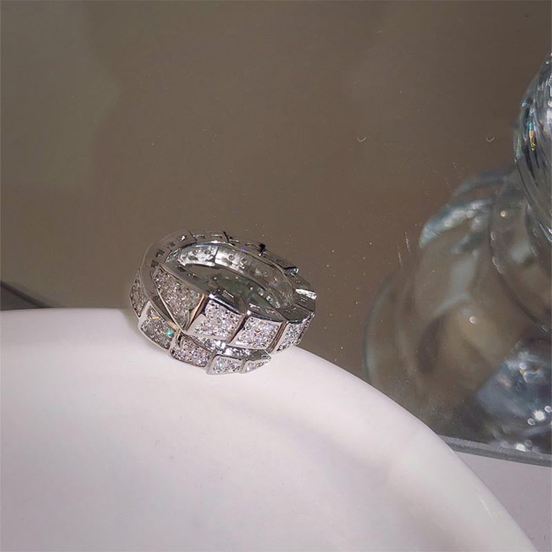Who Can't Quit The Snake-shaped Full Diamond Opening Rings