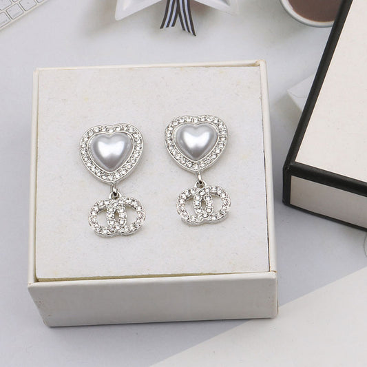 Women's Classic Style Fashion Simple Sweet Pearl Earrings