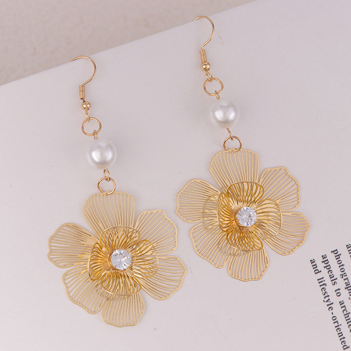 Women's Color Petal Metal Fashion Vacation Style Personalized Earrings