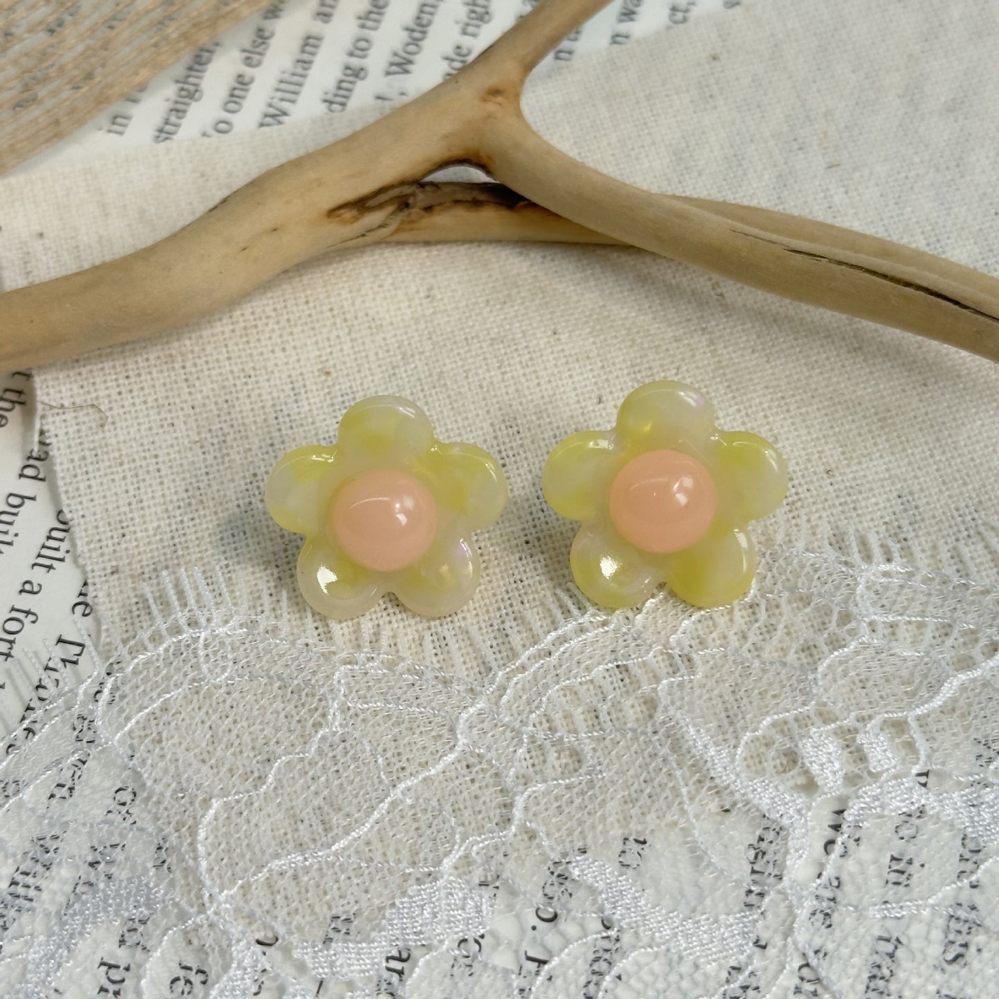 Women's Contrast Color Sweet Acetic Acid Clear Fashion Earrings