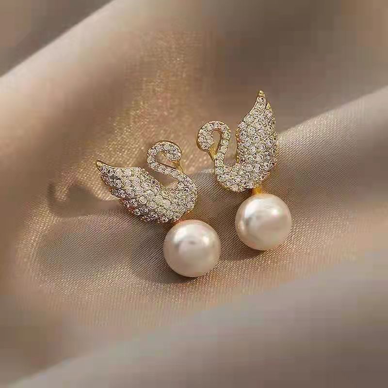 Women's Korean Pearl Simple Temperamental Ear Earrings