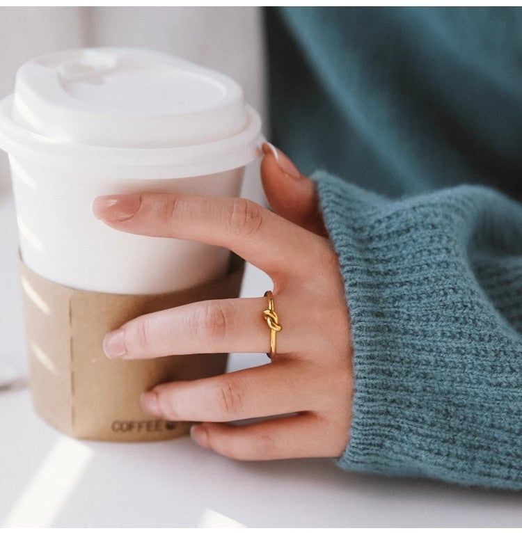 Line Knotted Female Fashion Unique Gold-plated Rings