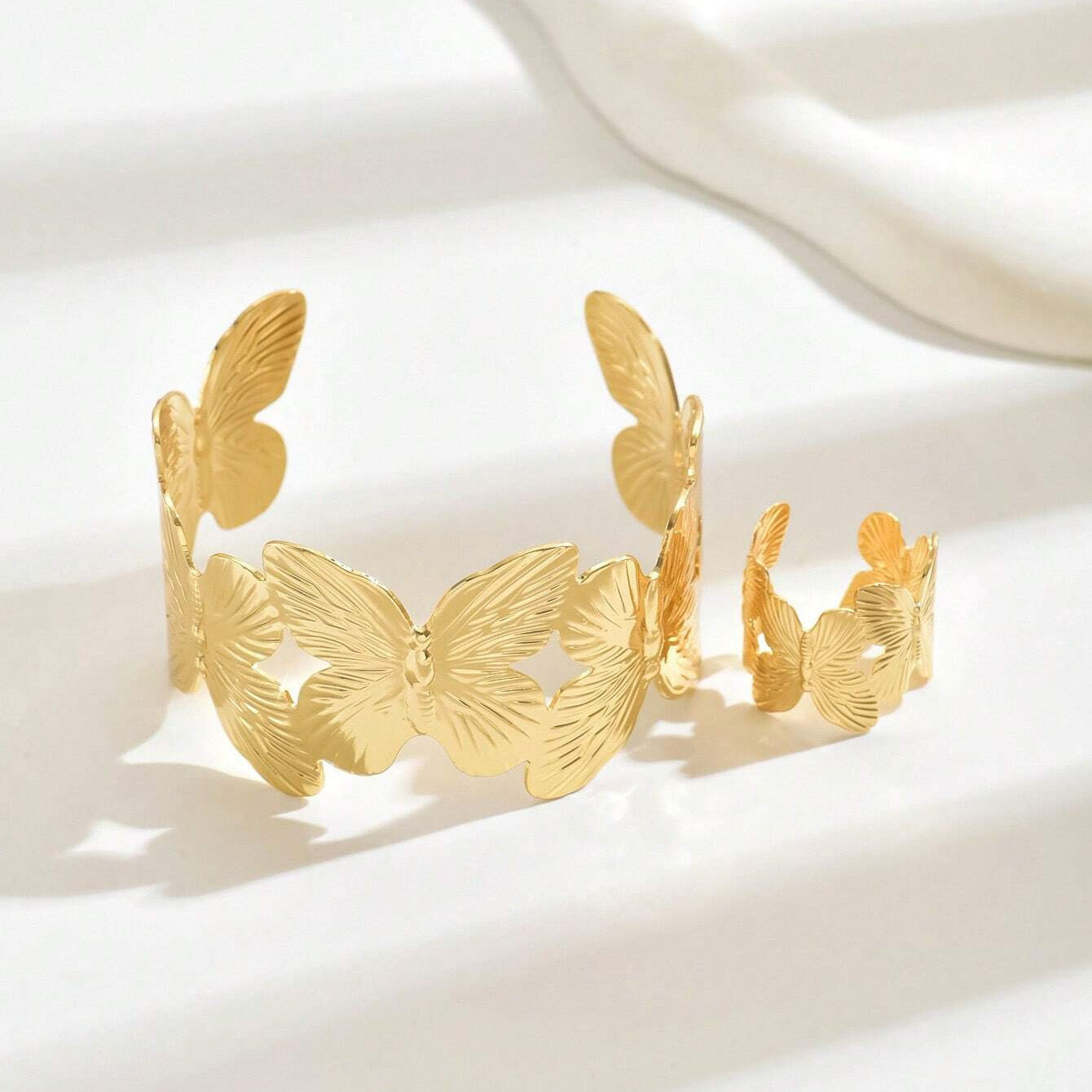 Butterfly Retro With Opening Elegant Graceful Popular Ladies Bracelet