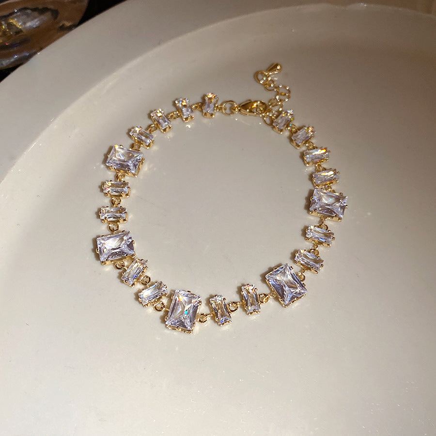 Vintage Zircon Oval Personalized Palace Style Light Luxury High Sense Bracelet