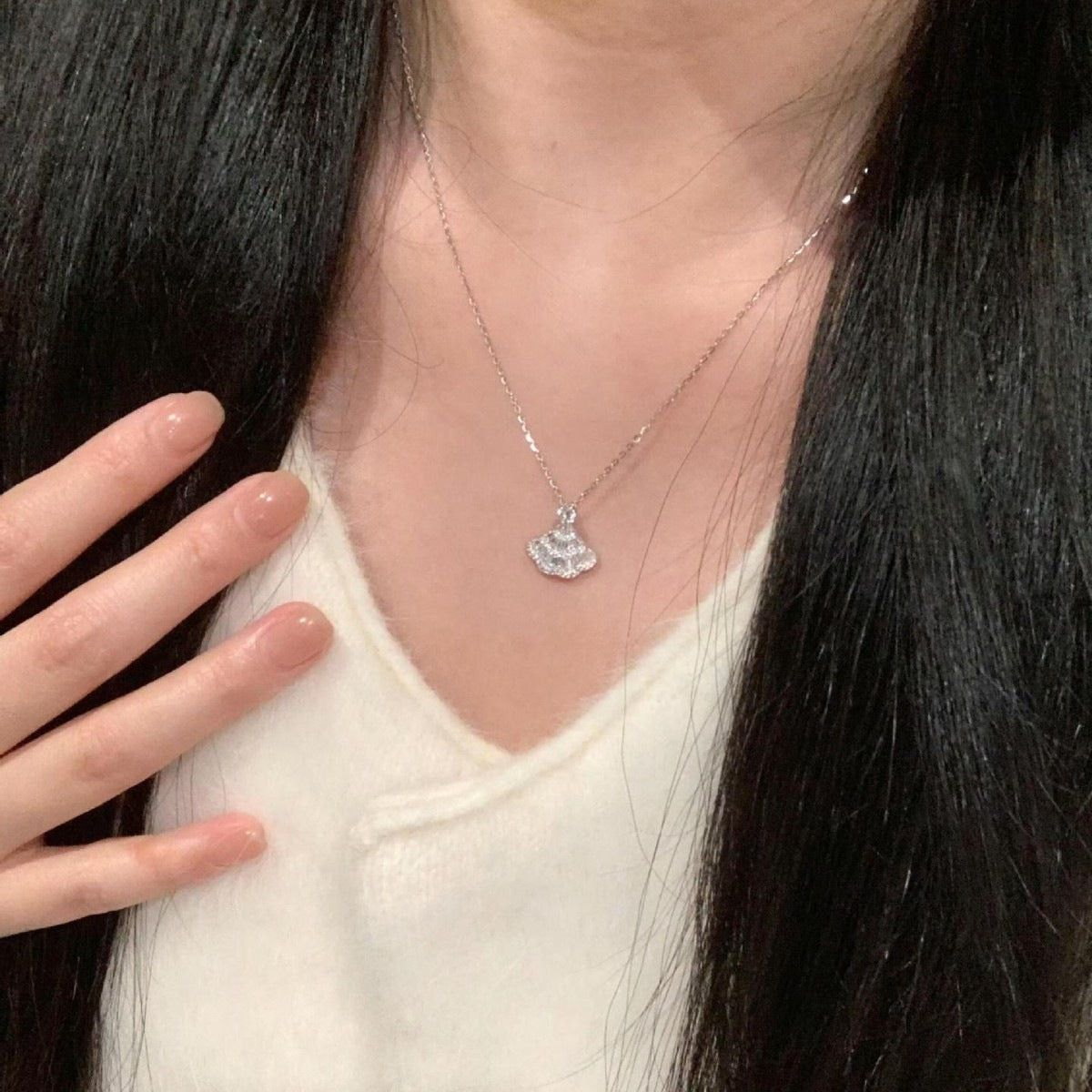 Light Luxury Minority Full Diamond Flashing Small Sier Skirt Necklace