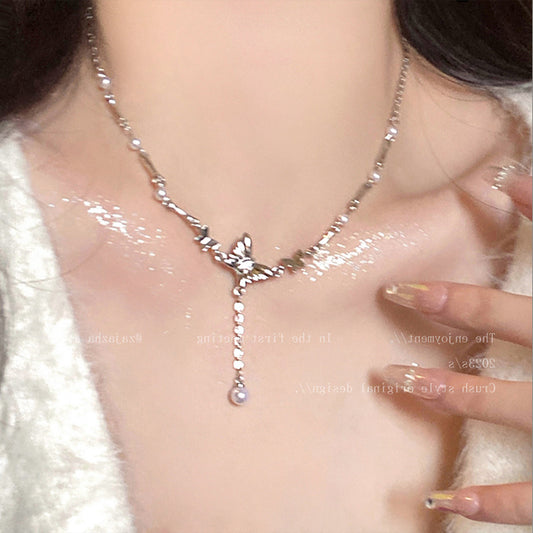 Women's Irregular Metal Bow Pearl Design Sense Niche Necklaces