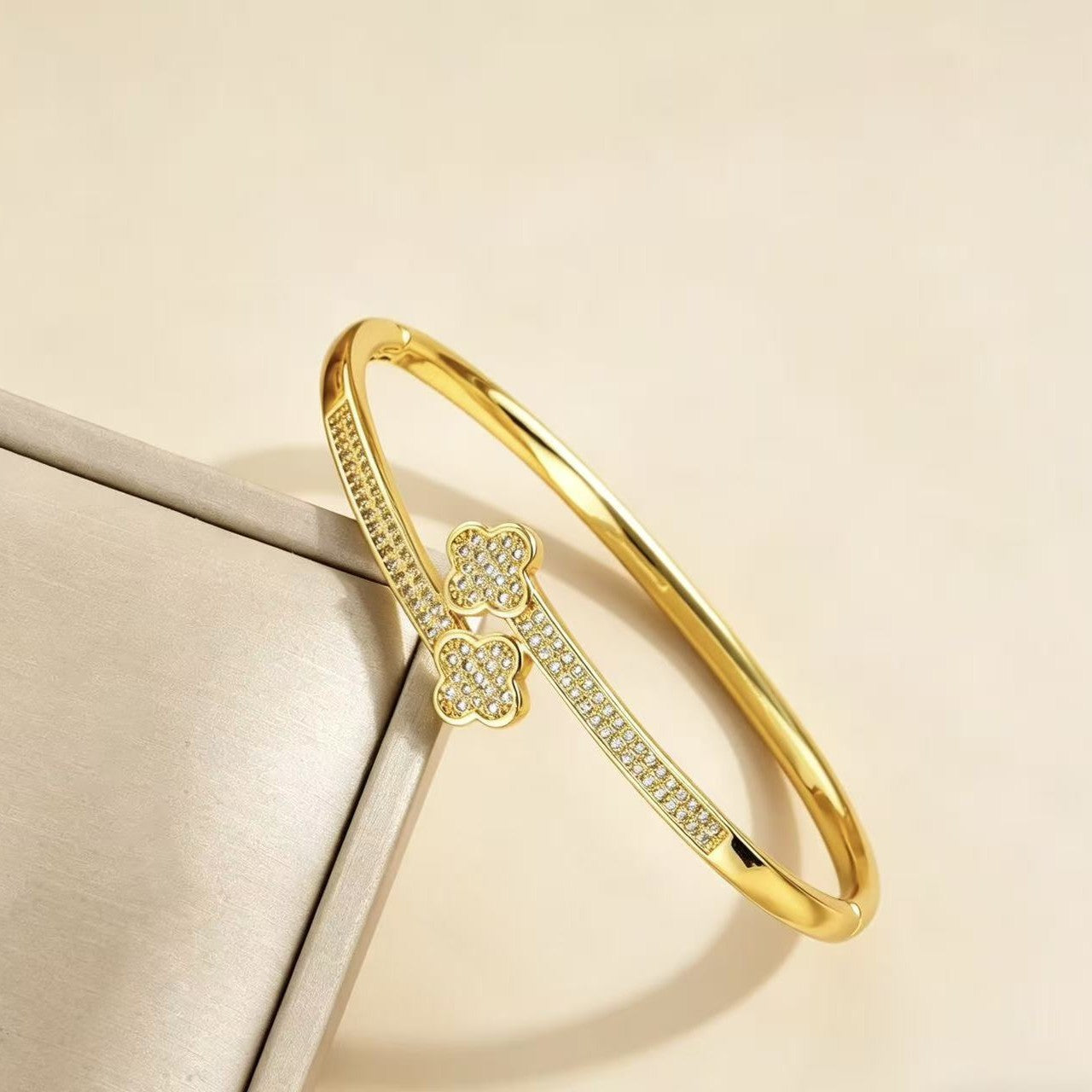 Women's Four-leaf Clover Diamond High-grade Gold-plated Light Luxury Joker Gift Bracelet