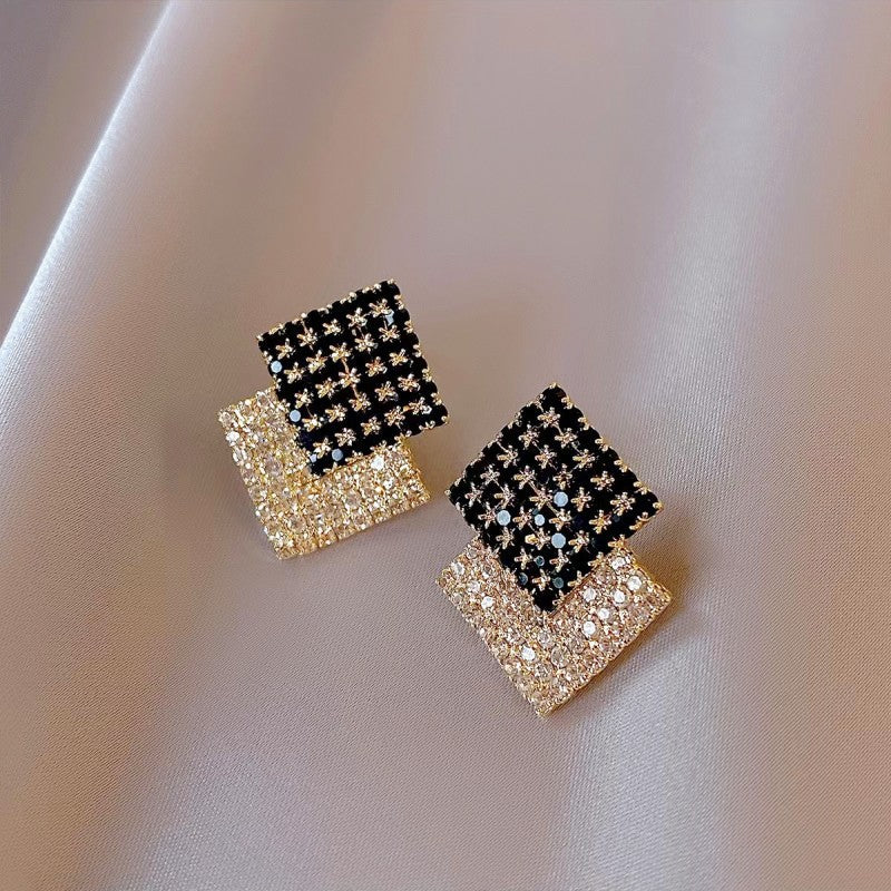 Women's Retro Black Style Fashion Elegant Graceful Earrings