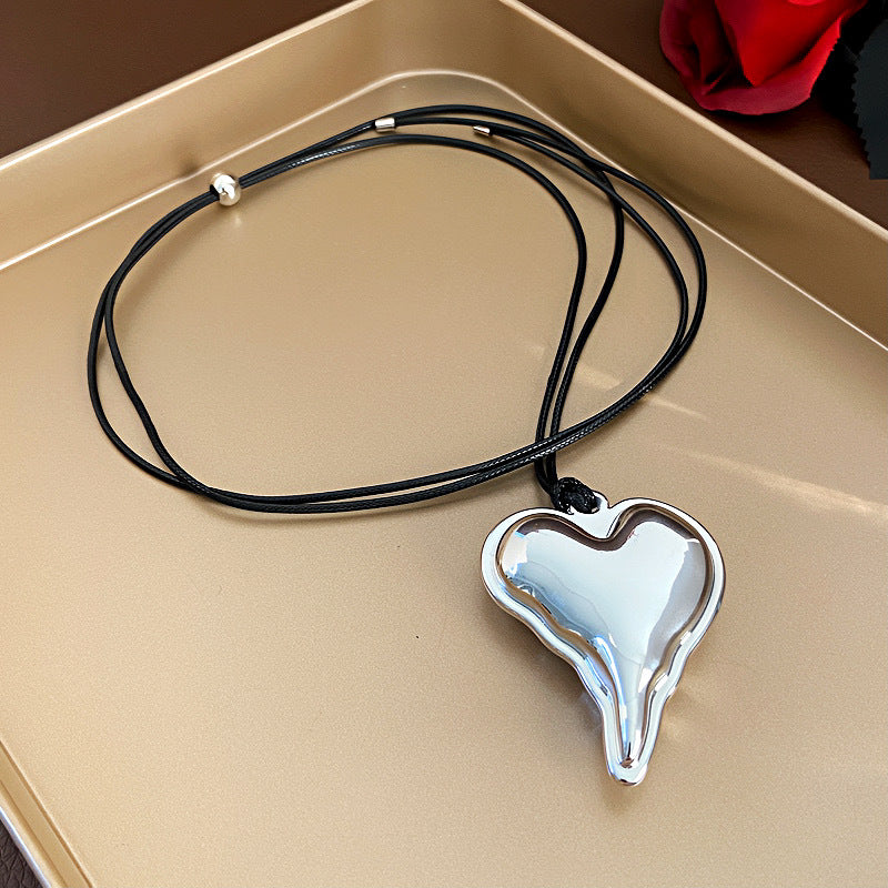 Women's Simple Free Knotted Pointed Heart Design Retro Fashion Necklaces