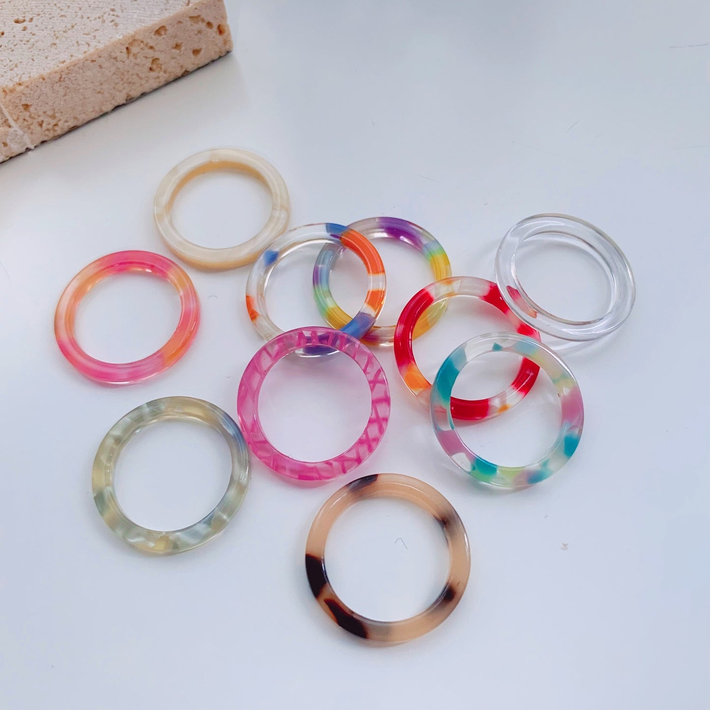 Trendy Retro Color Resin Commuter Fine Index Ring