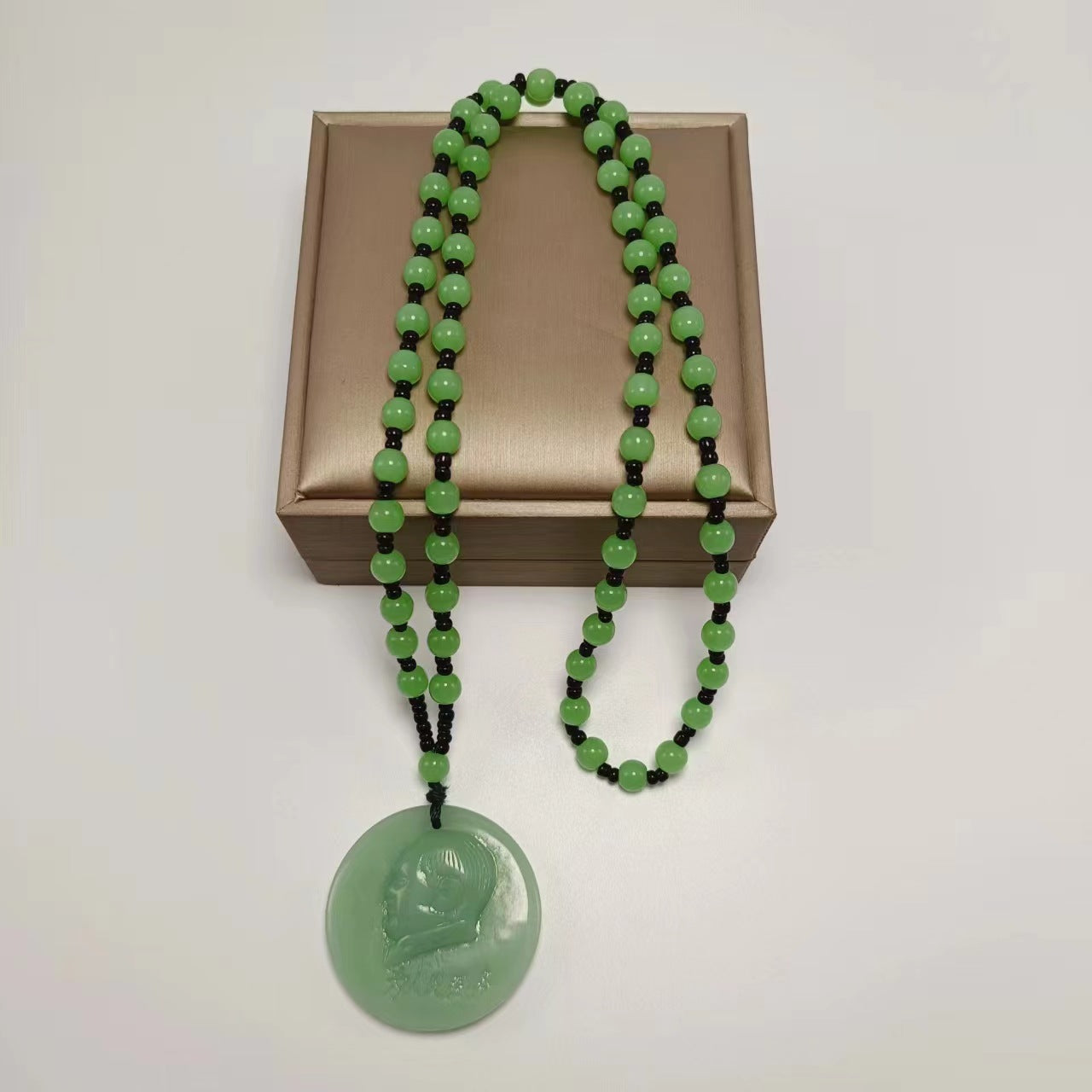 Green Chairman Mao For People Sweater Pendants