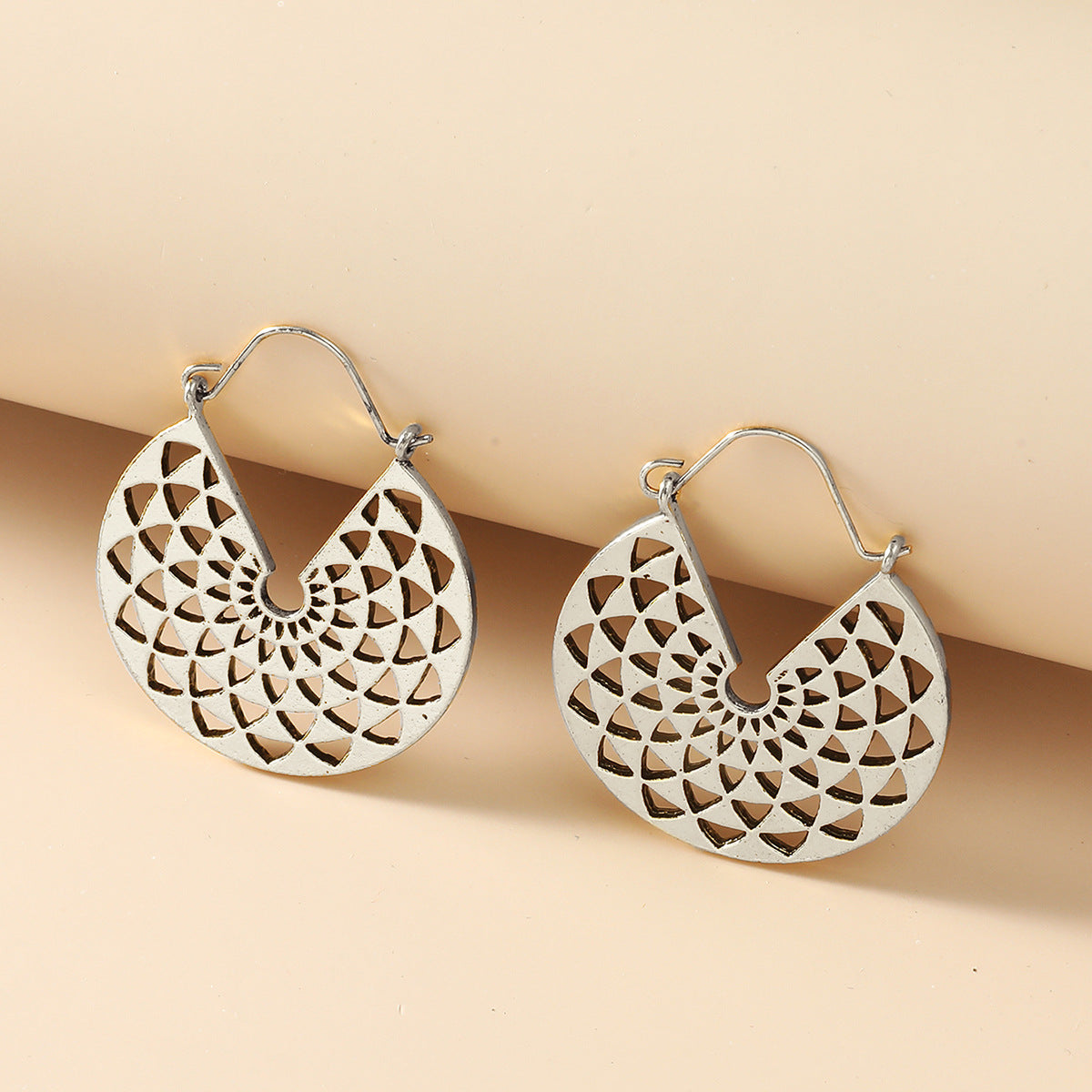 Carved Female Temperament Alloy Geometric Ear Clip Earrings