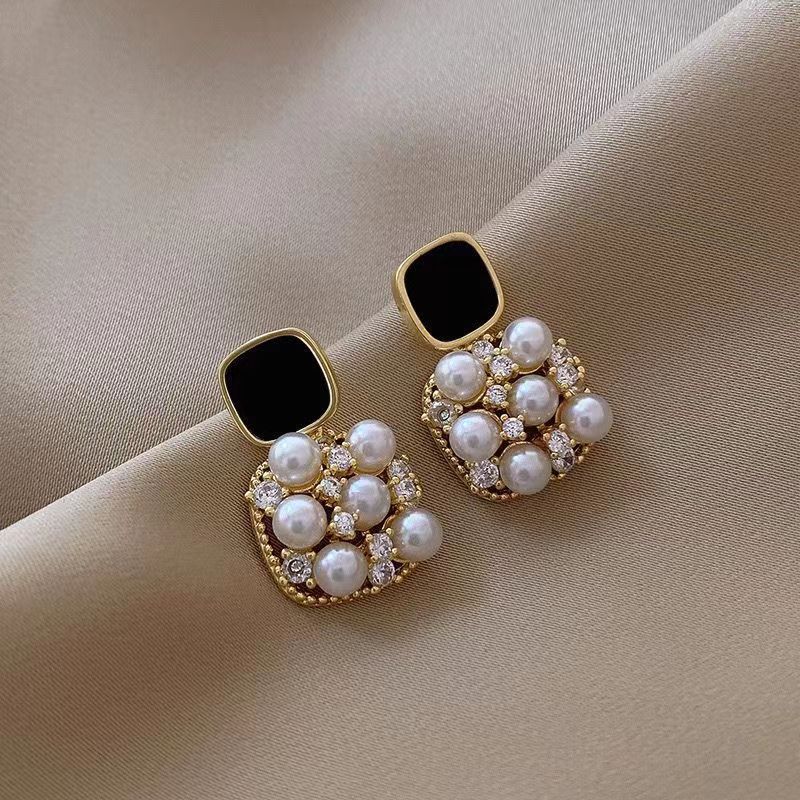 Women's Korean Pearl Simple Temperamental Ear Earrings