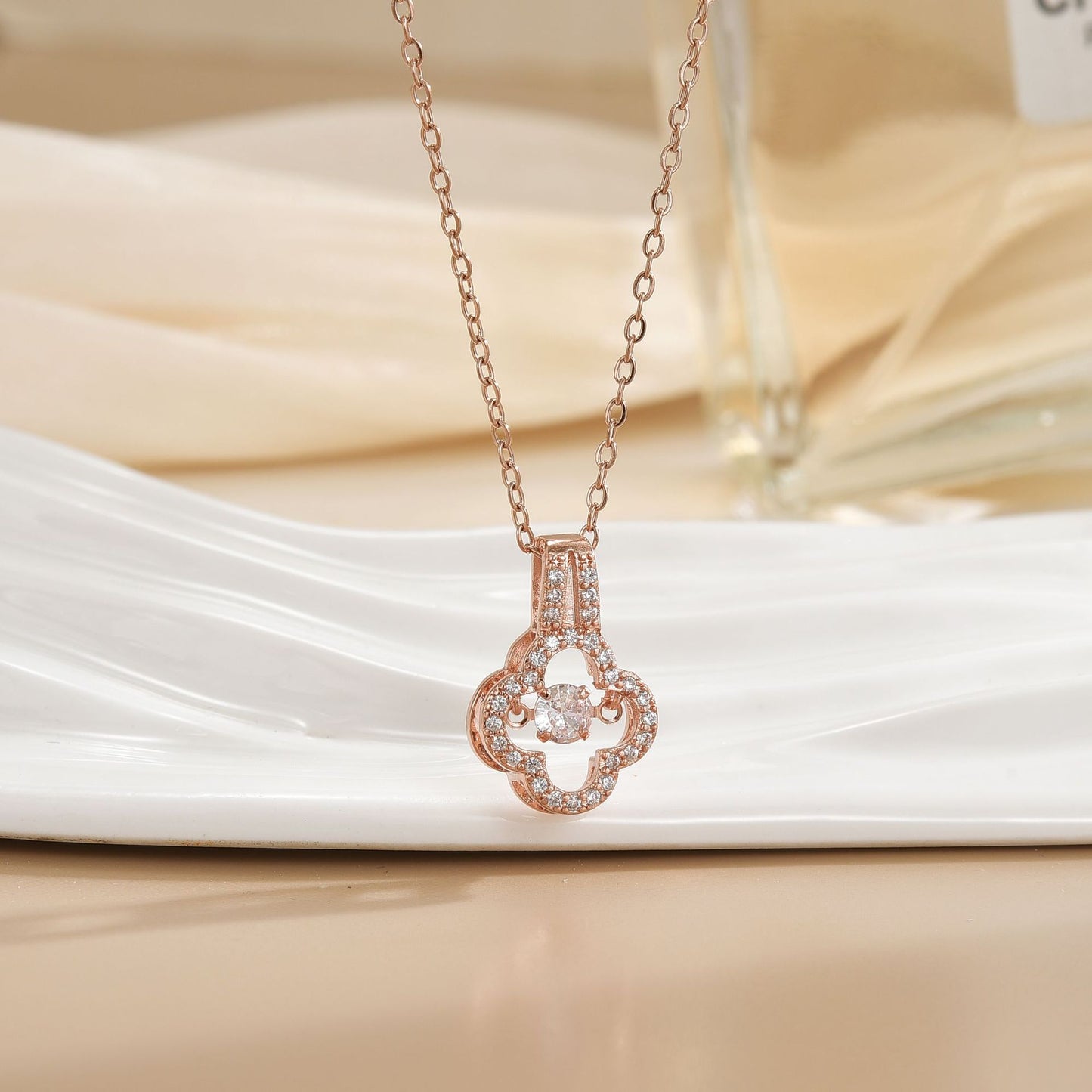 Women's Fading Smart For Simple Graceful Clover Clavicle Chain Niche Necklaces