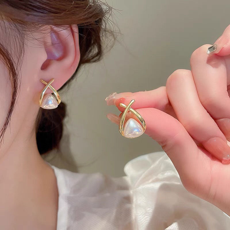 Women's Korean Pearl Simple Temperamental Ear Earrings