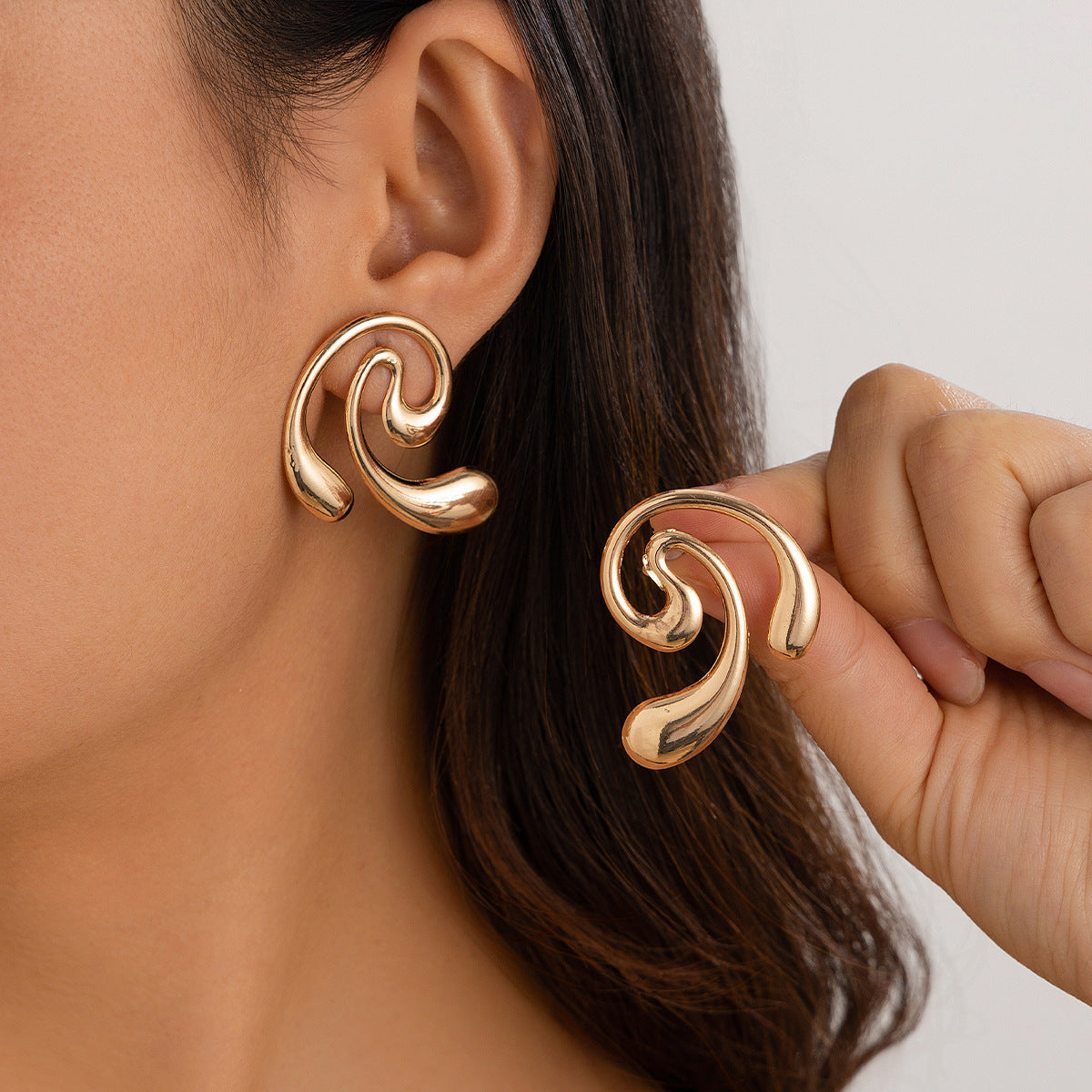 Comma Design Sense Female Geometric Glossy Earrings