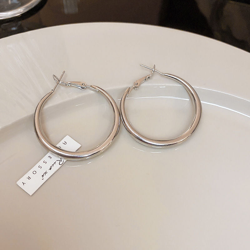 Women's Needle Simple Round Metal Design Fashionable Earrings