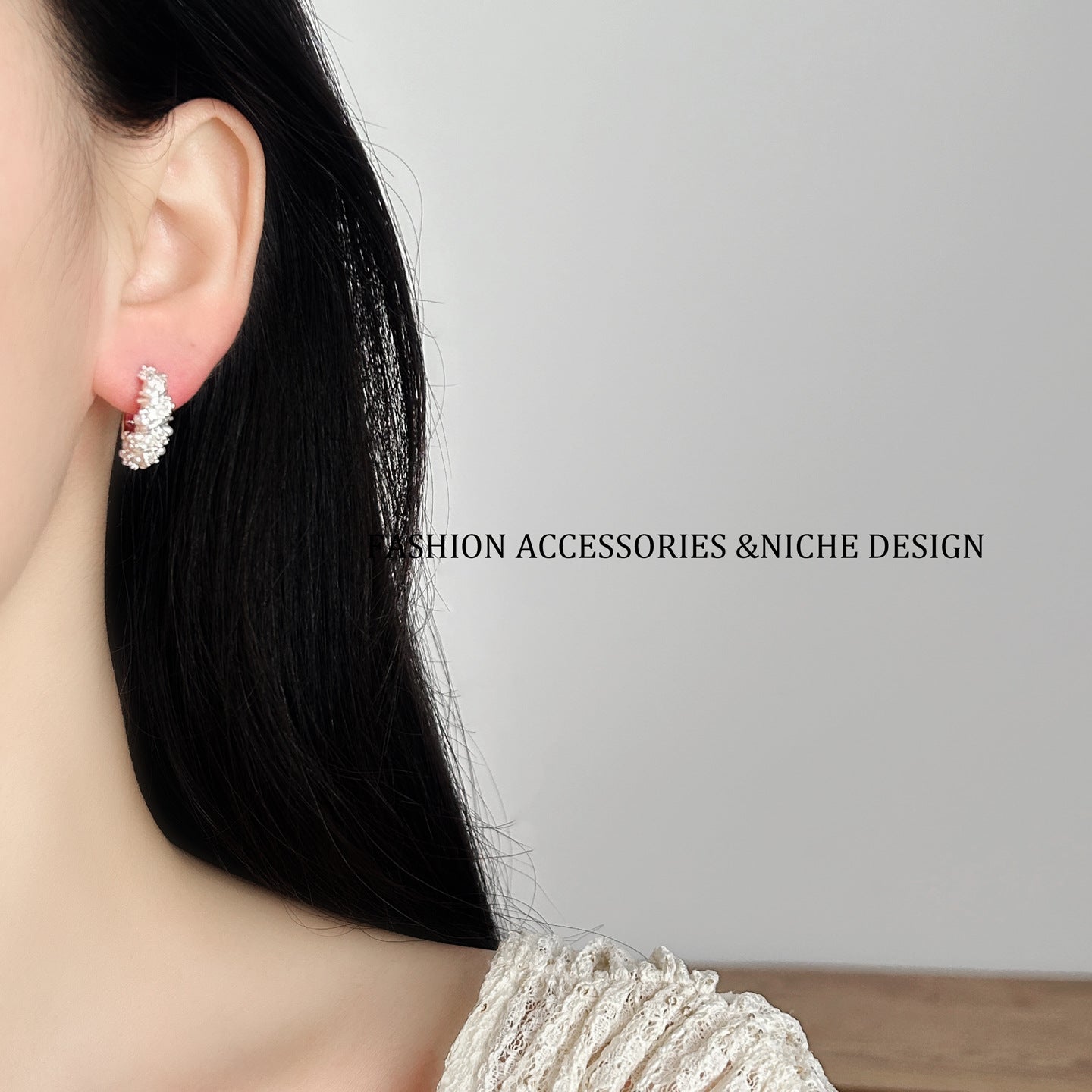 Women's Interwoven Ear Clip Design Sense Small Refined Grace Stud Earrings