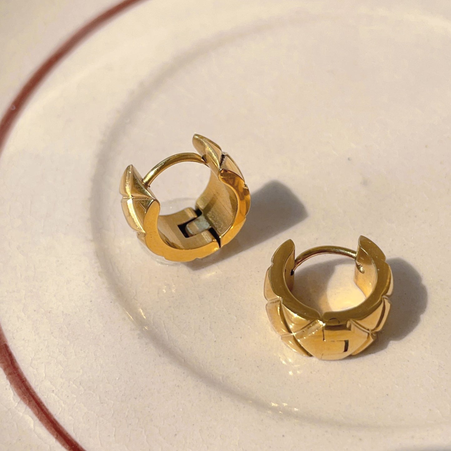 Round Female Design Light Luxury Simple Earrings