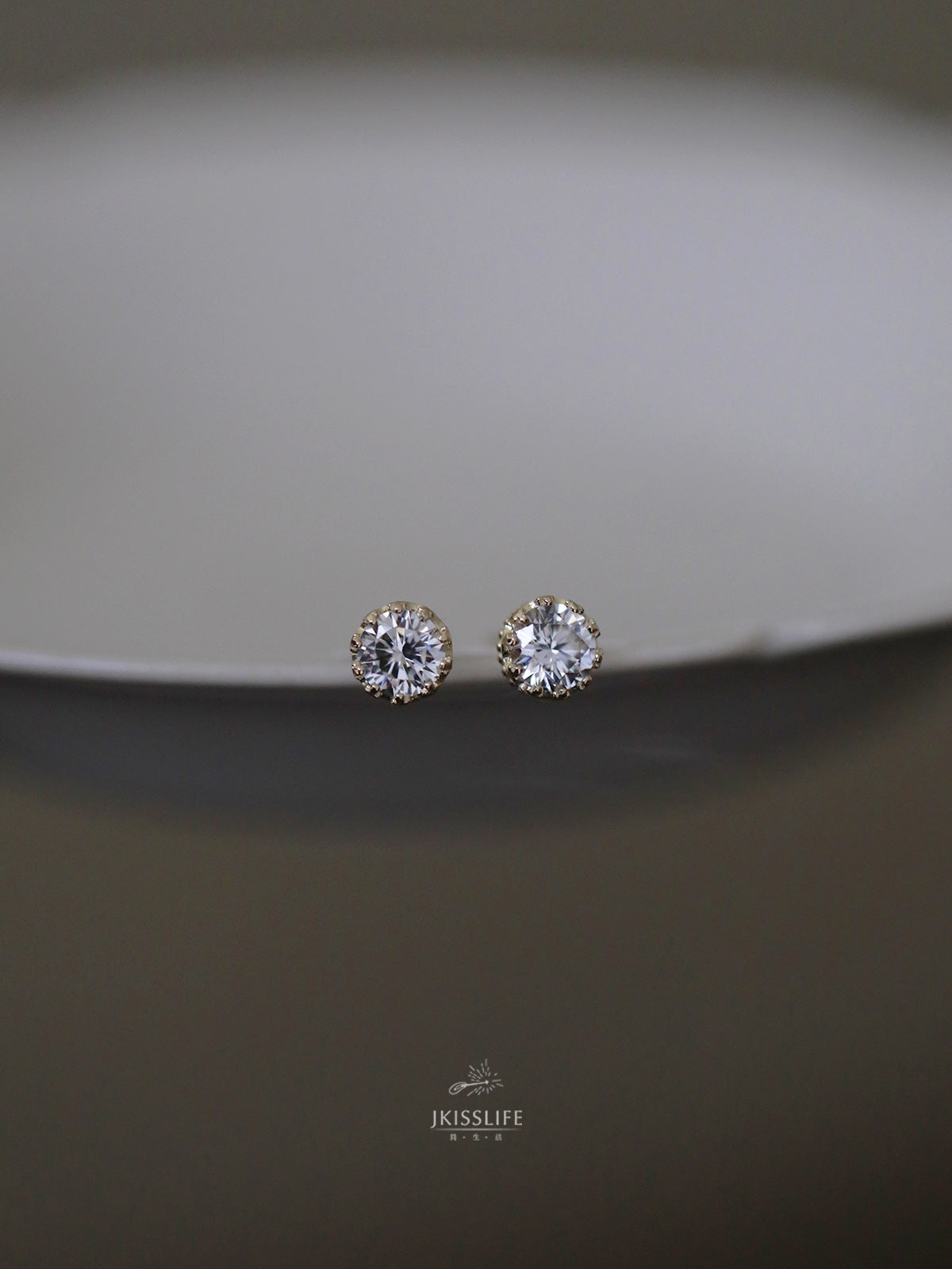 Retro Elegant Sparkling Round Diamond French Earrings