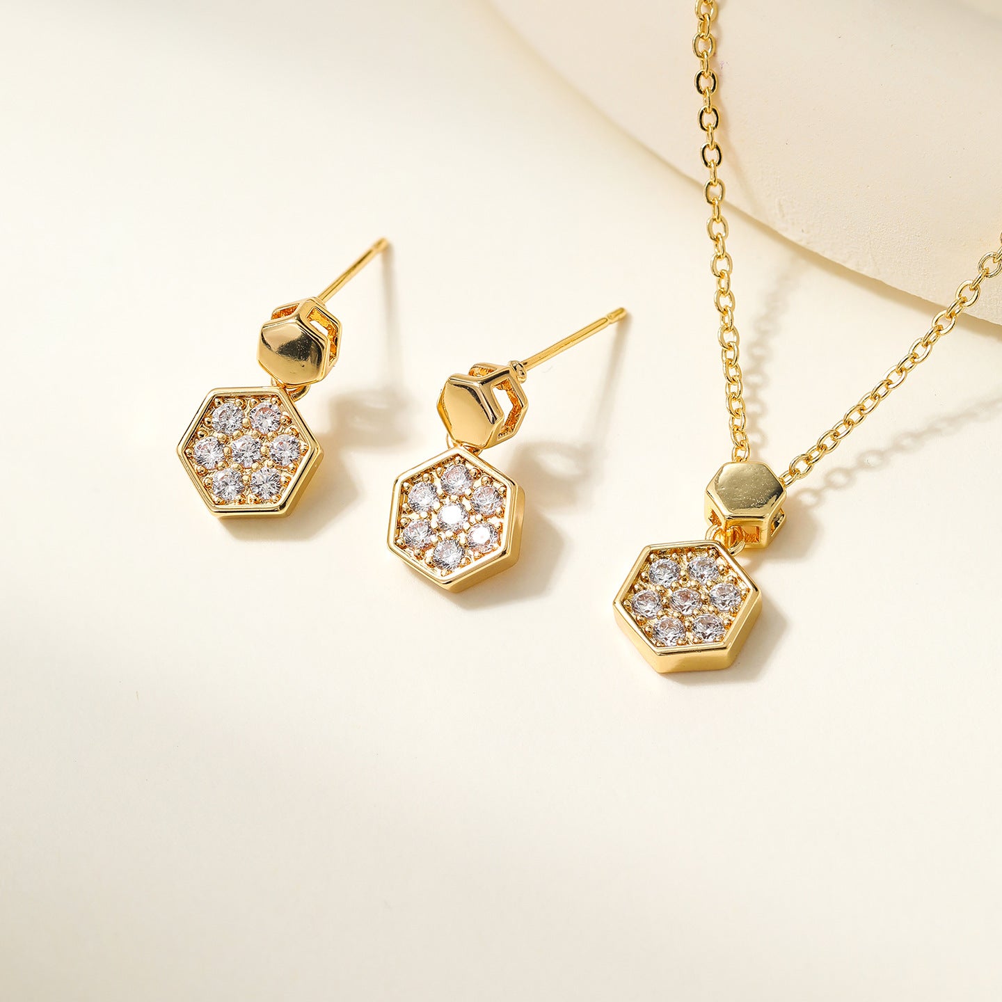 Women's Clover Diamond In The Debris Butterfly Necklaces