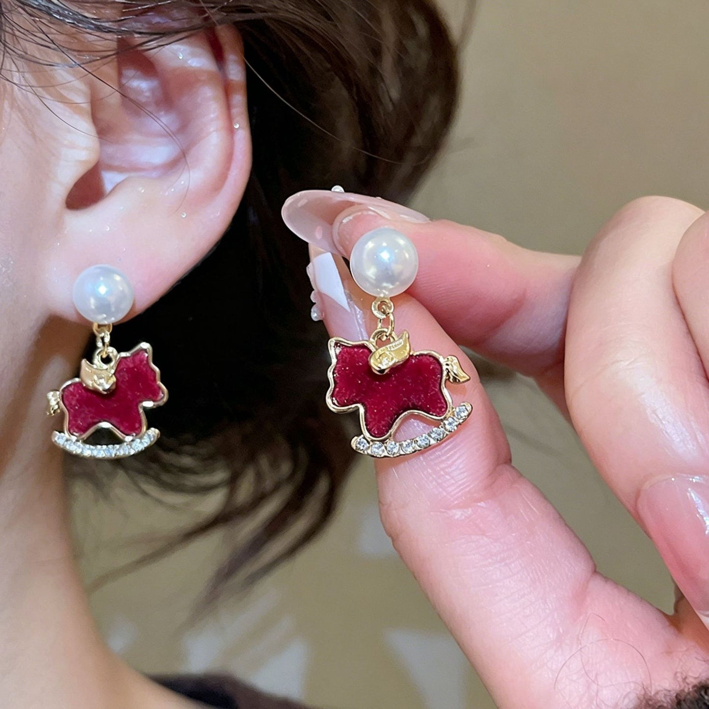 Needle High-grade Flocking Pony Pearl Retro Earrings