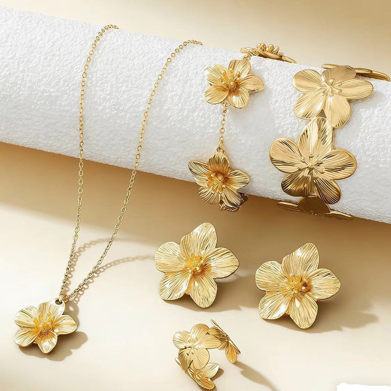Light Luxury Golden Flower Suite Niche Earrings