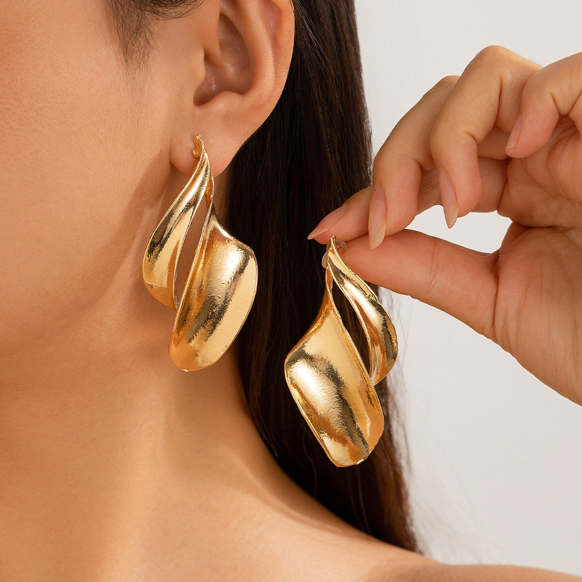 Comma Design Sense Female Geometric Glossy Earrings