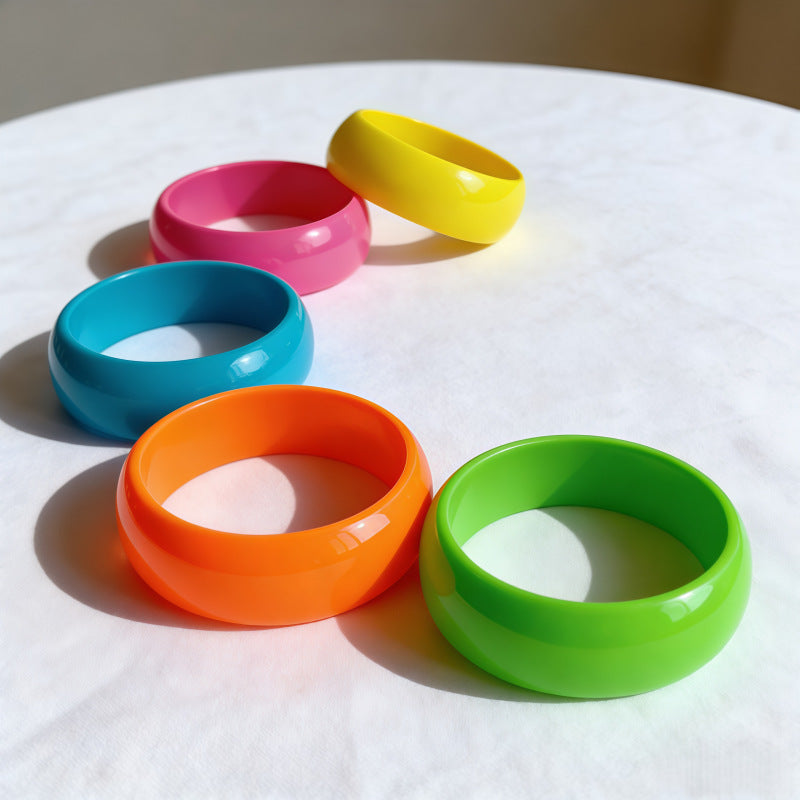 Plastic Popular Aperture Solid Color Glossy Bracelet