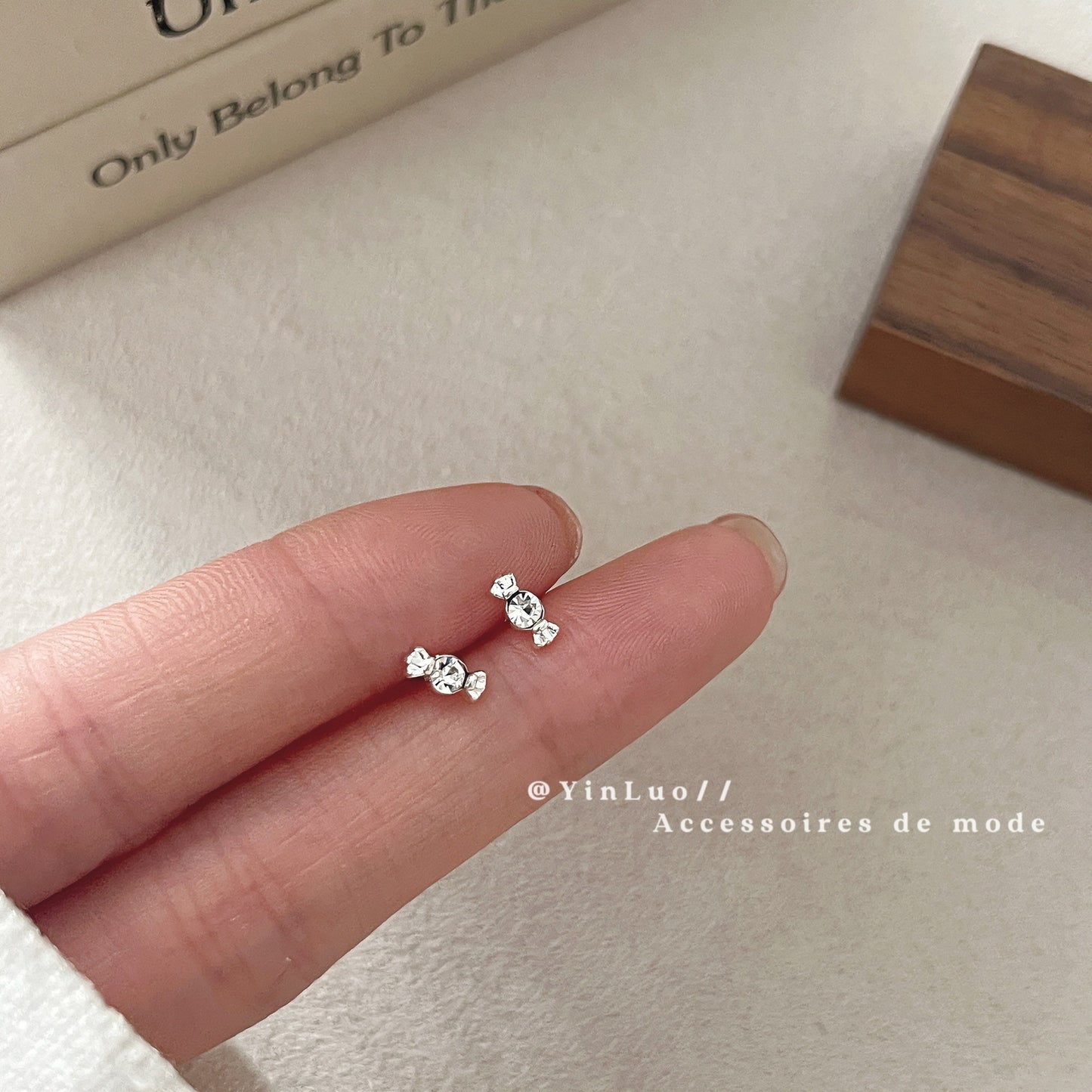 Cool Collection Female Zircon Temperament Live Earrings