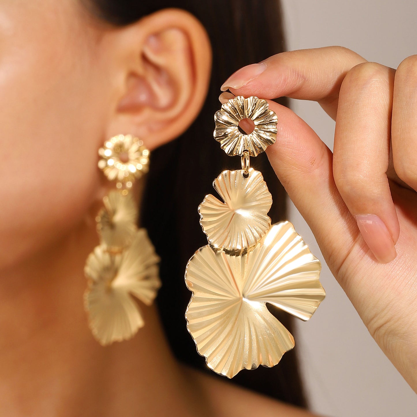 Women's Exaggerated Leaves Flower Retro Fashion Long Earrings