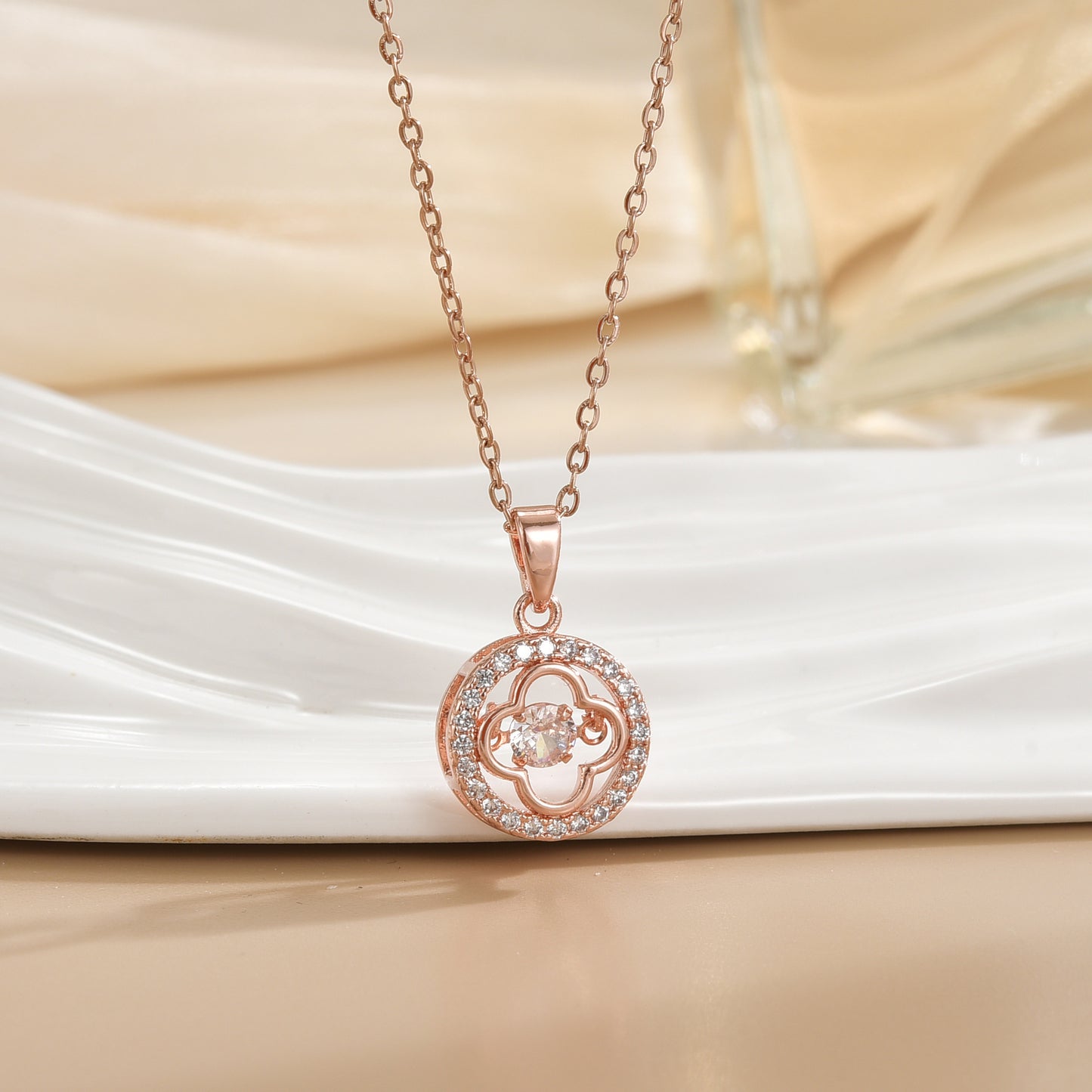 Women's Fading Smart For Simple Graceful Clover Clavicle Chain Niche Necklaces