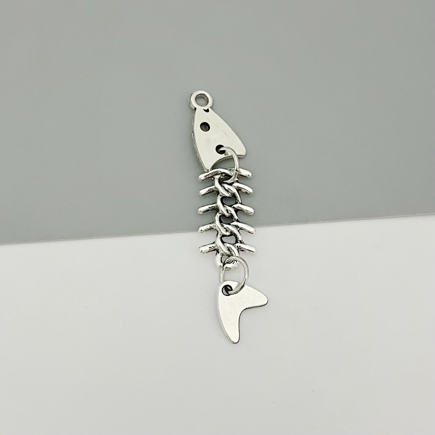 Personalized Creative Movable Fishbone Connecting Alloy Pendant