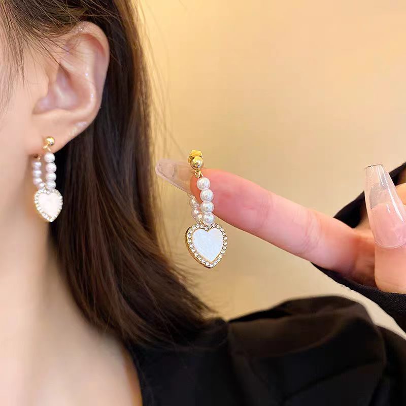 Light Extravagant Love Heart Pearl Retro Earrings