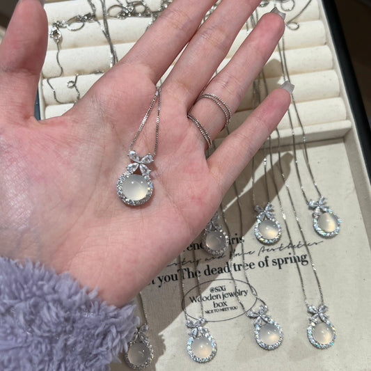 Chalcedony Princess Butterfly On The Run Female Necklaces