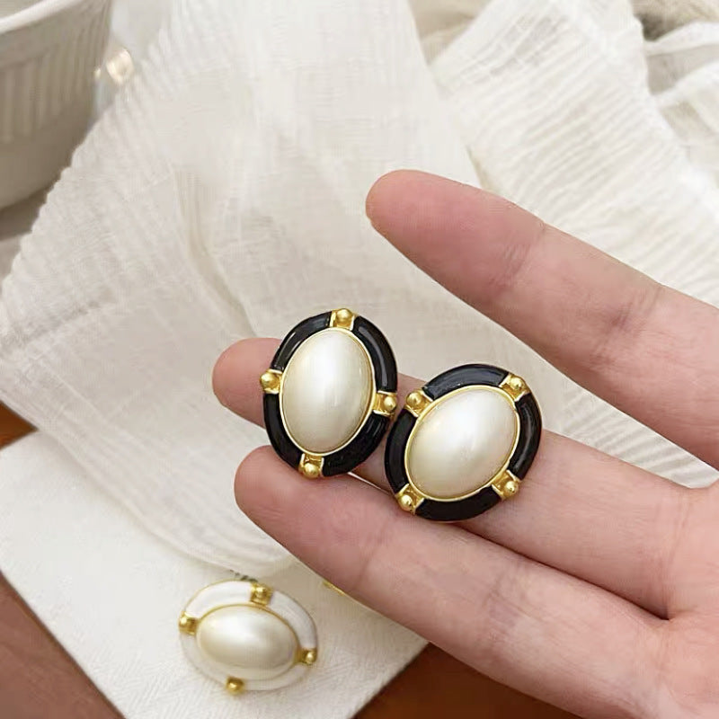 Women's Retro Black Style Fashion Elegant Graceful Earrings