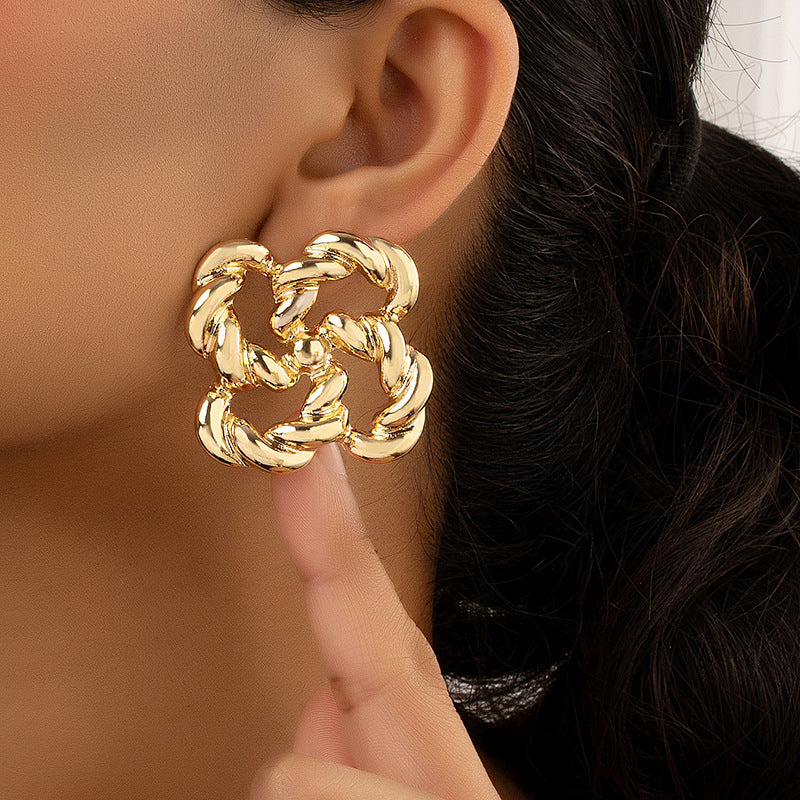 High-grade Fashion Elegant Twist Female Korean Earrings