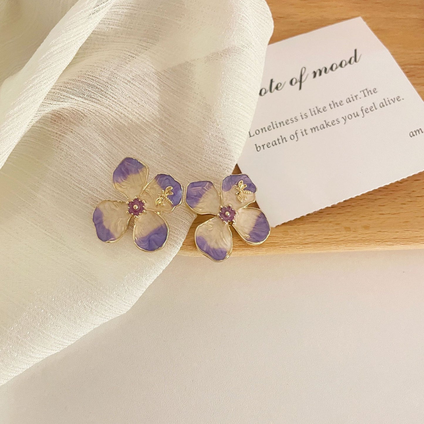 Painting Gentle Elegant Little Bee Milk Earrings