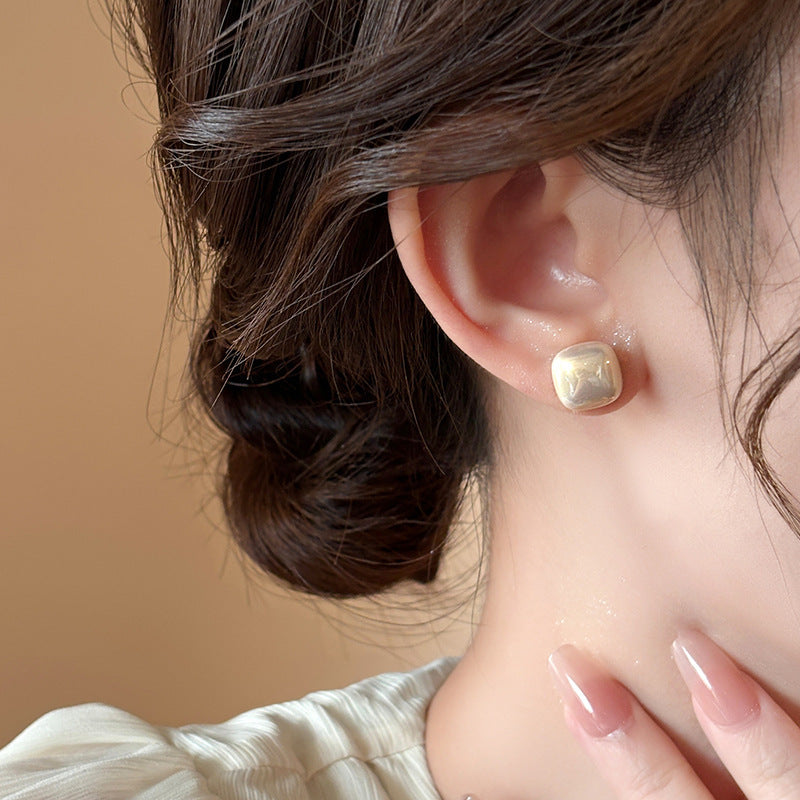 Women's Sier Needle Light Luxury Minority Pearl For Graceful Stud Earrings