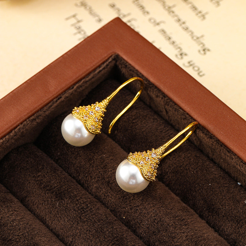 Women's Retro Style Pearl Long High-grade Fashion Temperamental Minority Earrings