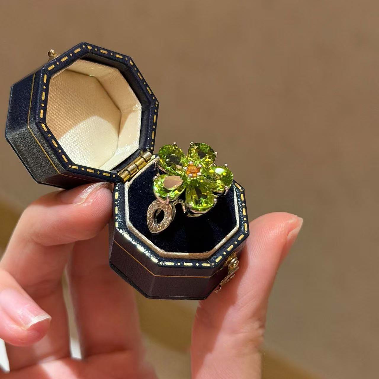 Shiny Diamond Flowers Design Unique Beautiful Good-looking Index Ring