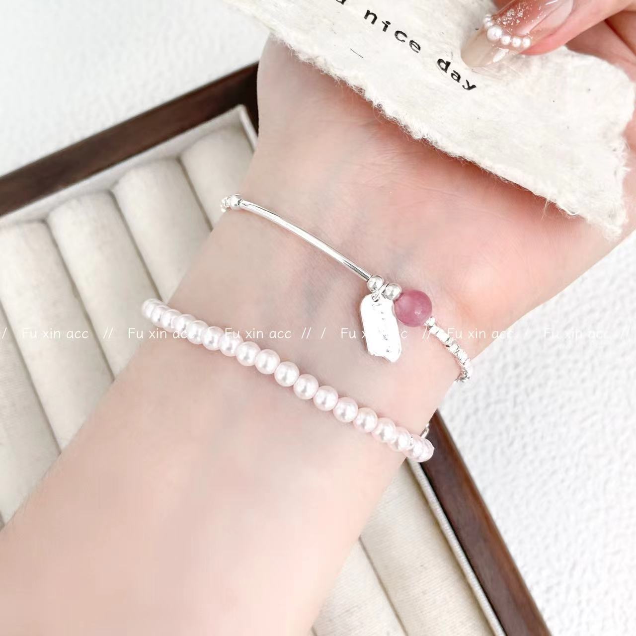 Star Female Light Luxury Minority White Pearl Bracelets