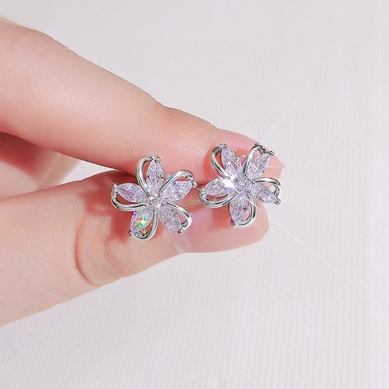 Women's Five Petal Flower Shiny Ear Elegant Earrings