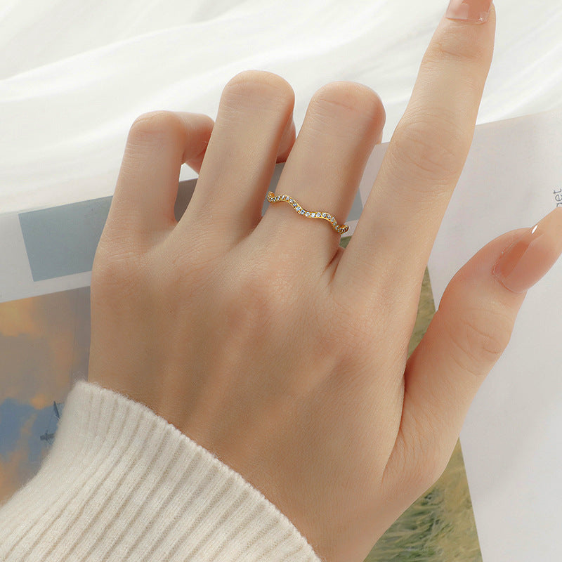 High-grade Micro Rhinestone Wave Female Titanium Rings