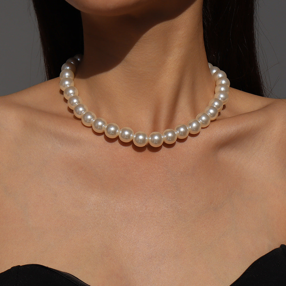 Women's Elegant Retro Fashion Exaggerated Pearl Geometric Necklaces